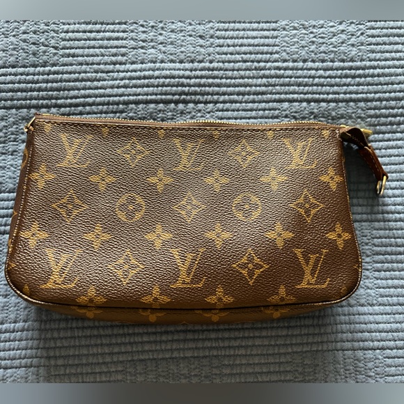 Incredible Louis Vuitton pochette! - Picture 2 of 8